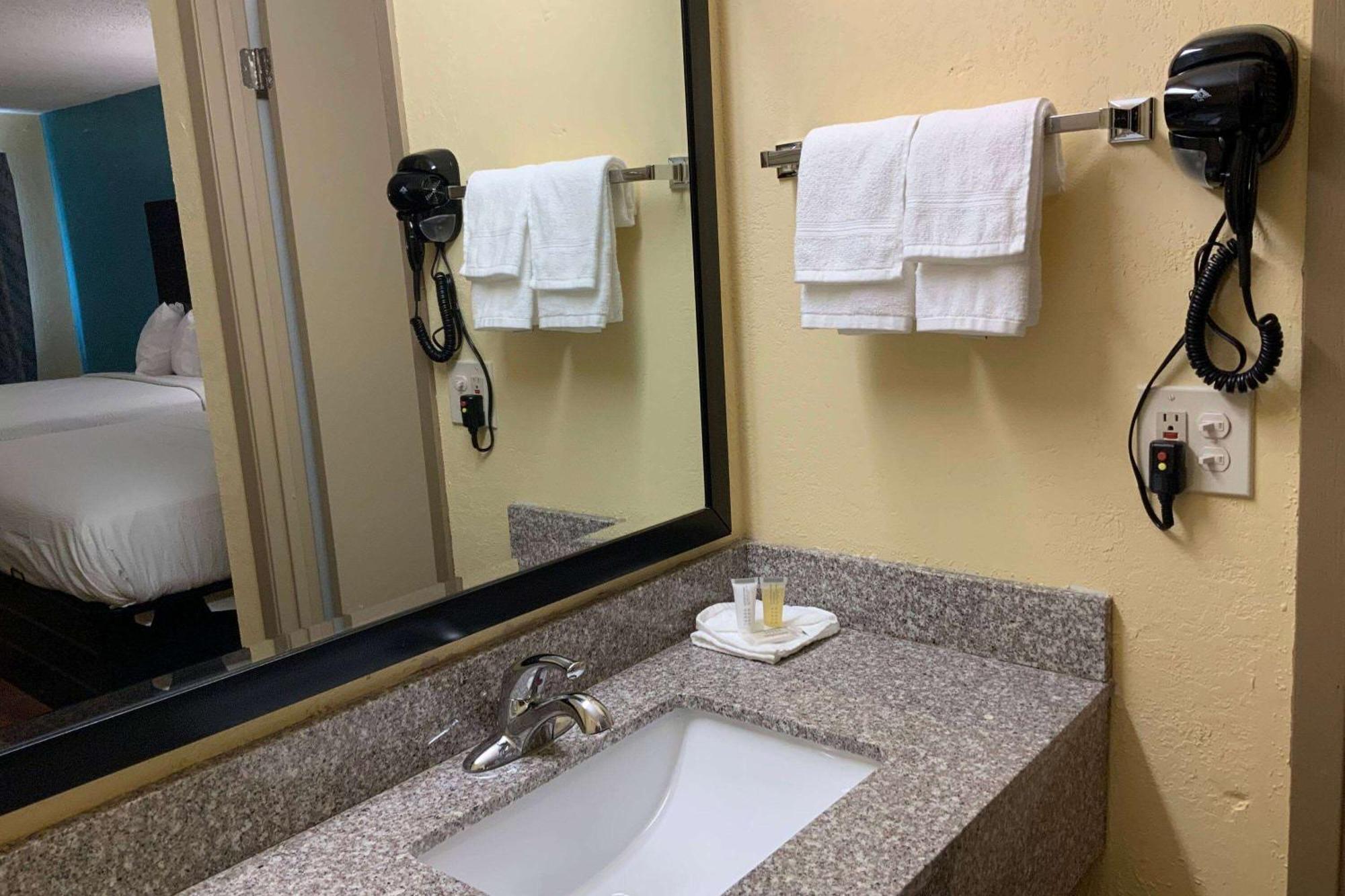 Days Inn By Wyndham Troy Il Ngoại thất bức ảnh